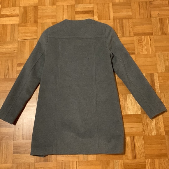 Lightly worn wool jacket. Excellent condition. - Picture 2 of 10